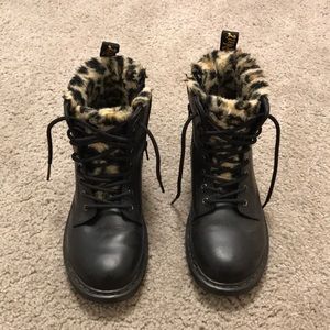 Dr (Doc) Martens Leopard Fuzz Lined High-Top Lace Zip Boots Womens Size 6